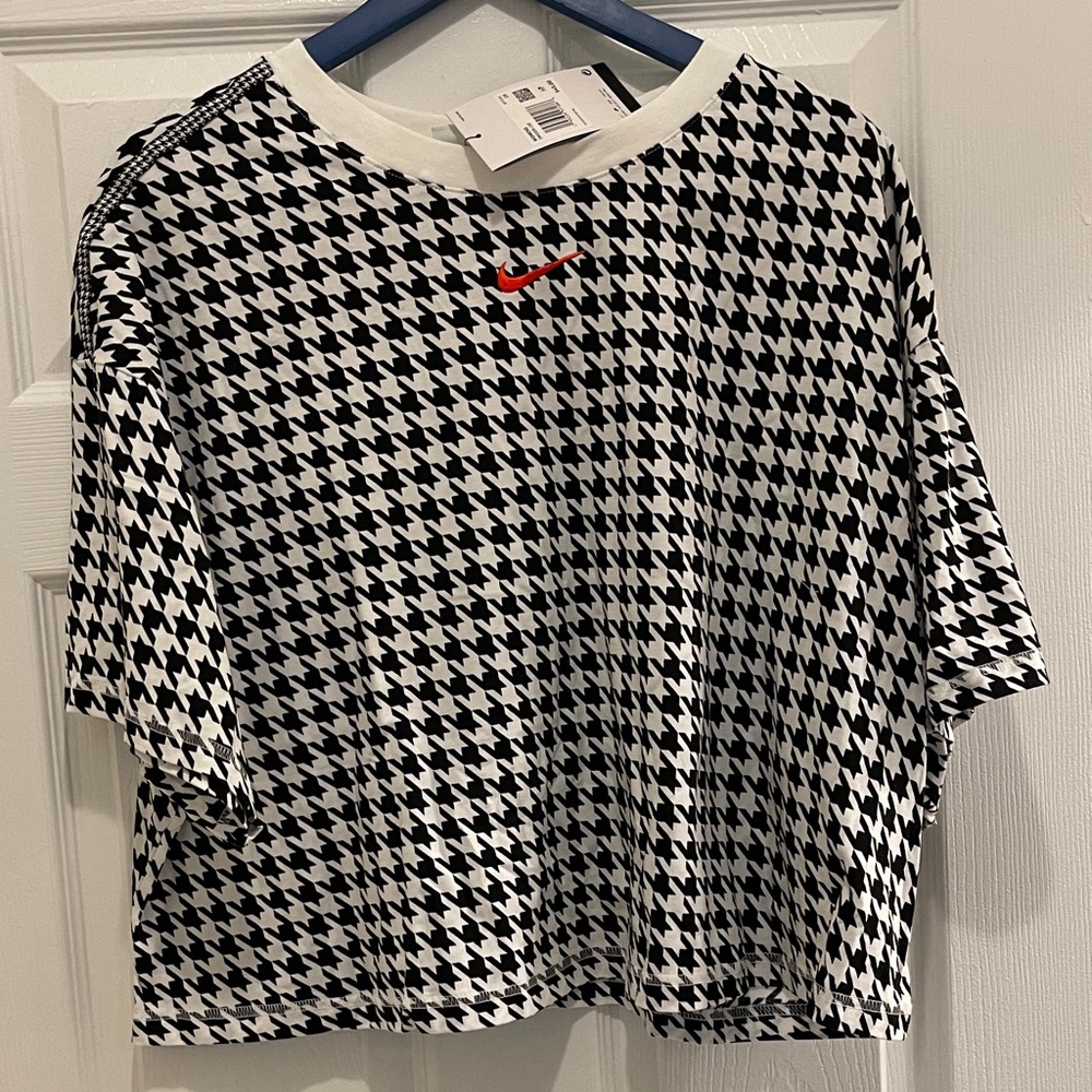 NWT...Nike Black and White Houndstooth Crop Tee with Red Swoosh